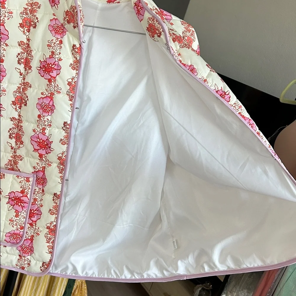 Women’s Jacket. Size Medium. - Picture 8 of 9